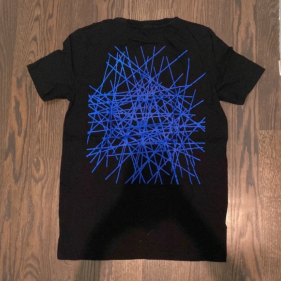 Threads T shirt - Picture 2 of 3